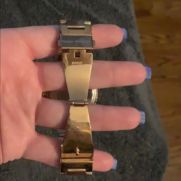 Michael Kors Rose Gold Watch - Picture 4 of 7